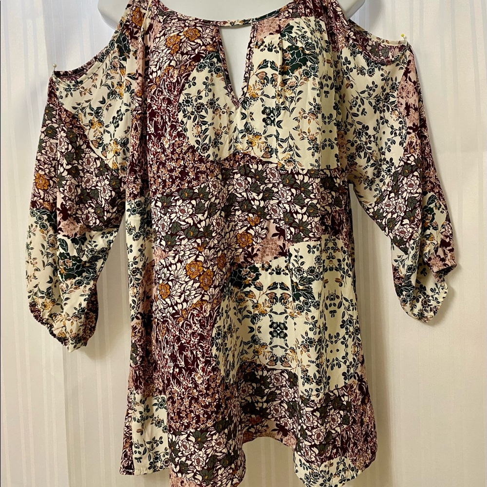 Cold shoulder top size XL